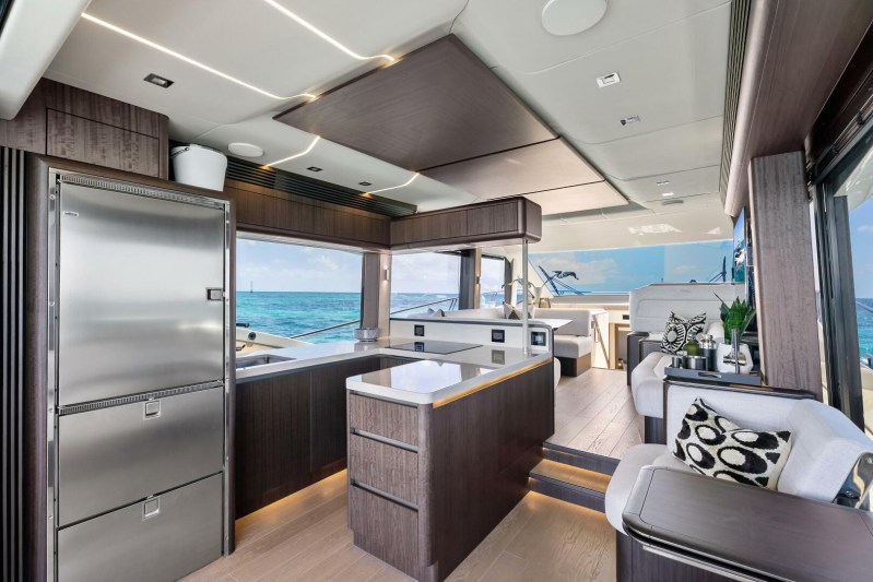 Galeon 560 Fly Dad Bod