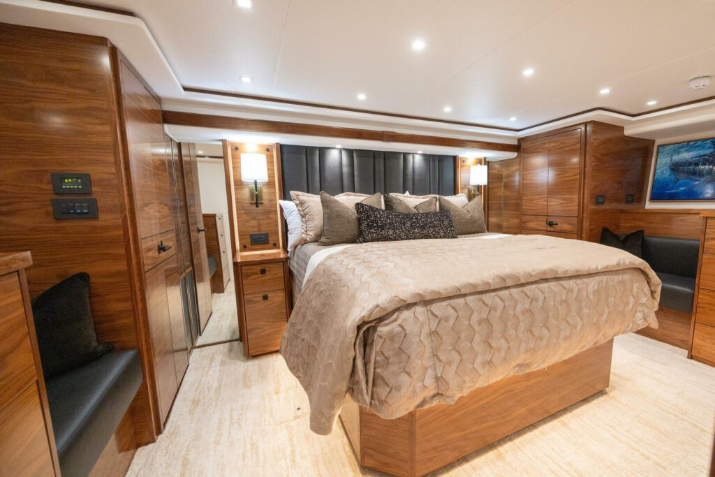 Viking 82 Convertible Boujie