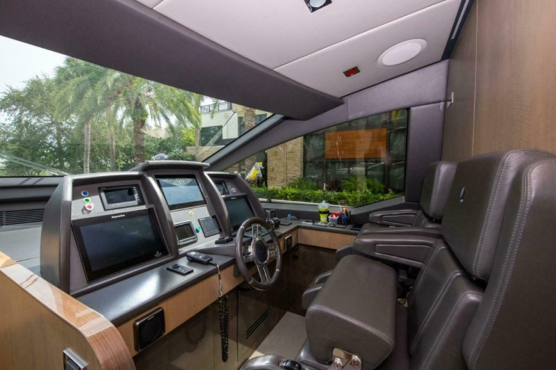 Azimut 84 Flybridge Satisfaction