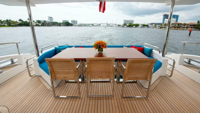 Azimut 84 Flybridge Satisfaction