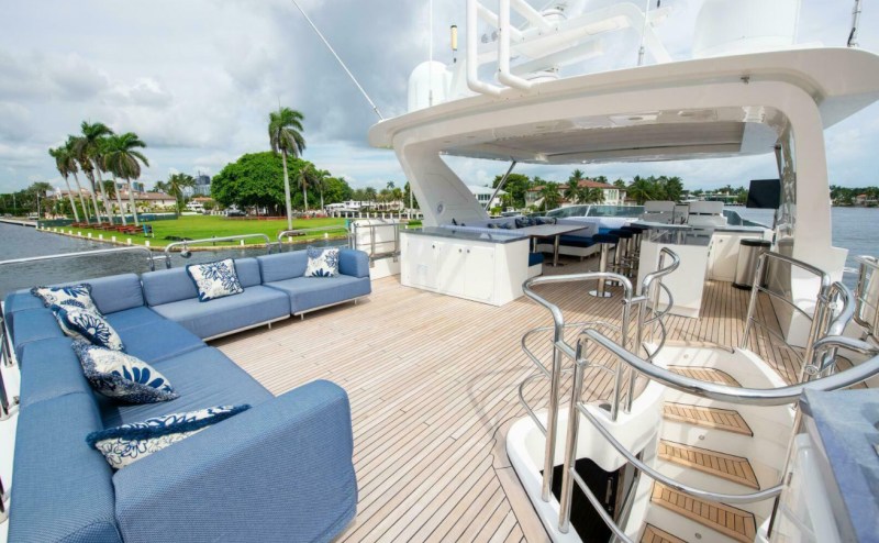 Azimut 84 Flybridge Satisfaction