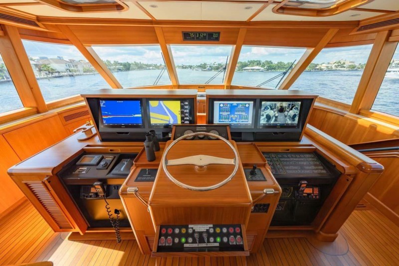 Feadship 87 Catch