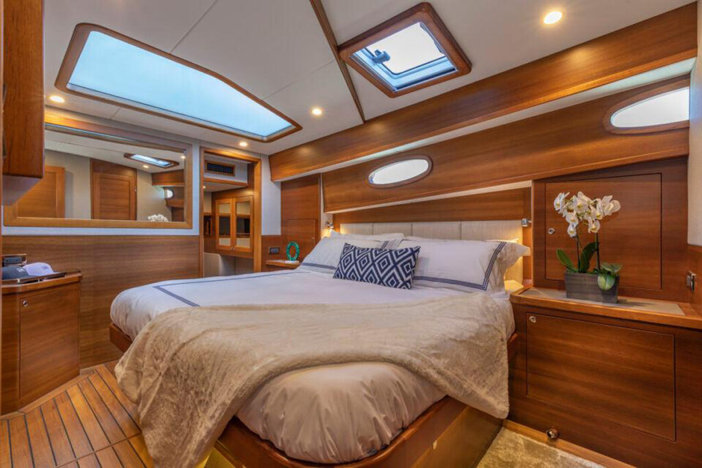 Grand Banks Eastbay EB60 Satellite