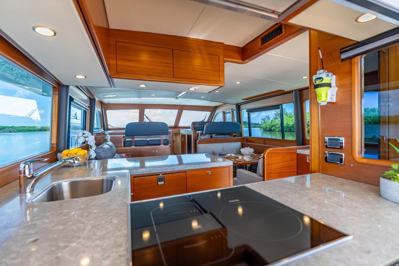 Grand Banks GB60 Skylounge Escape