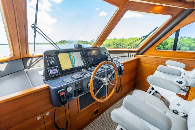 Grand Banks GB60 Skylounge Escape