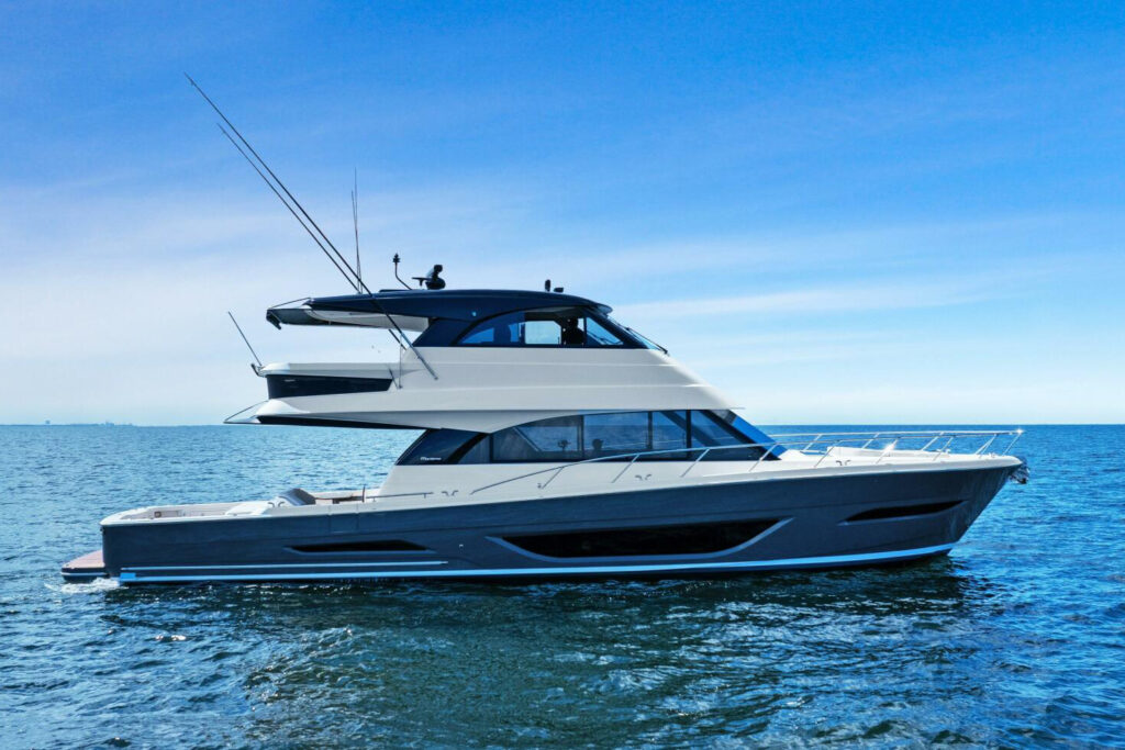 Maritimo M600 Black Edition Good Decisions