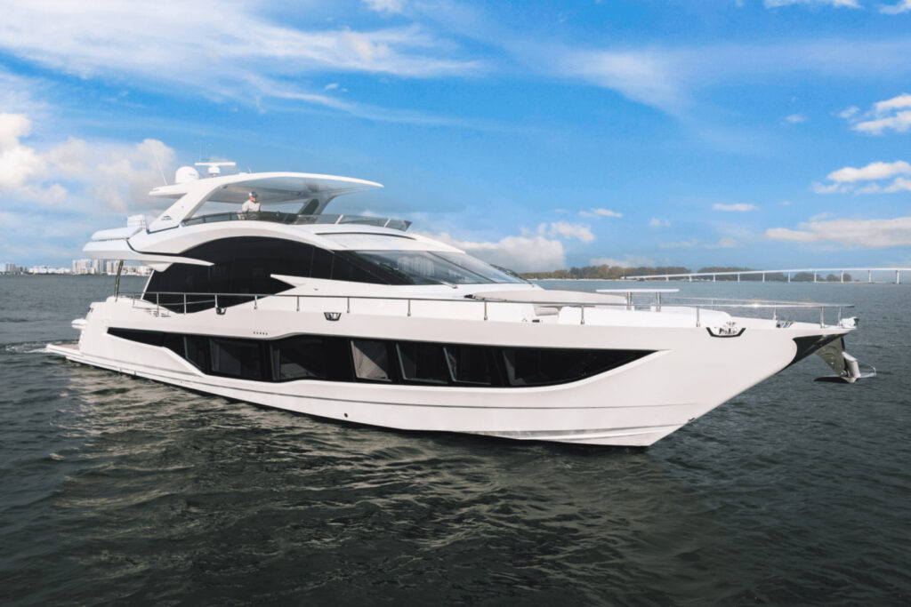 Galeon 800 Fly Yacht