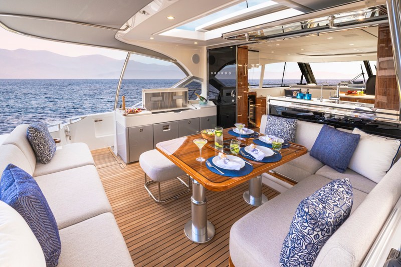 Riviera 5600 Sport Yacht Platinum Edition