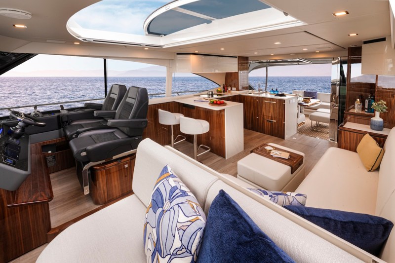 Riviera 5600 Sport Yacht Platinum Edition