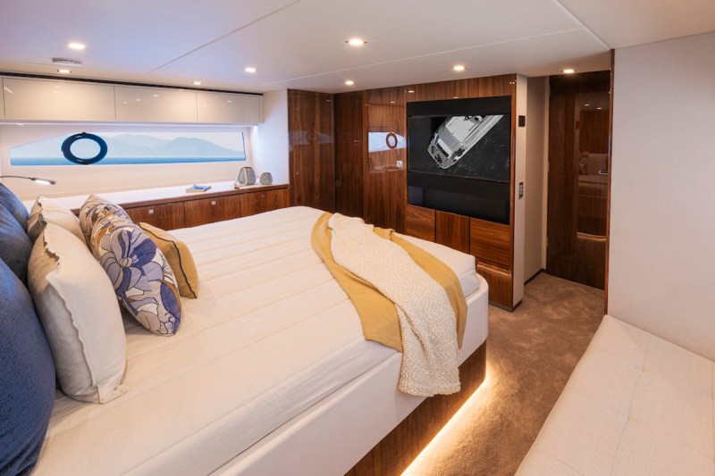 Riviera 5600 Sport Yacht Platinum Edition