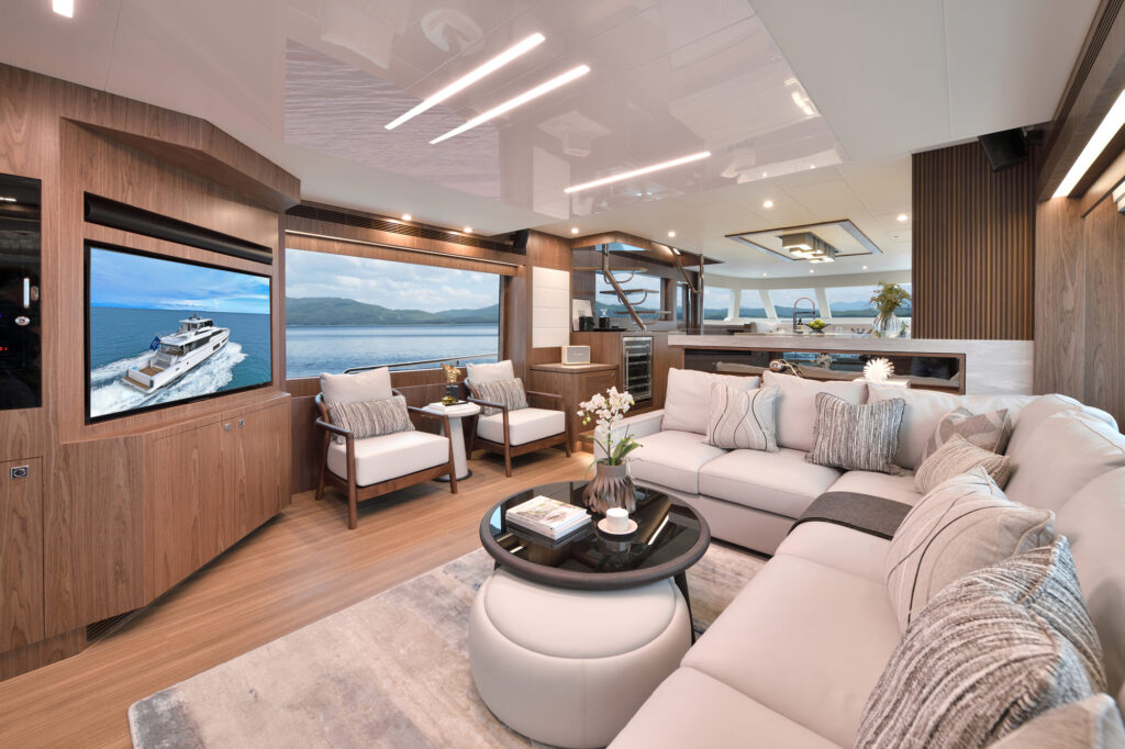 Horizon Yachts V77s