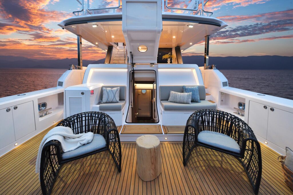 Horizon Yachts V77s