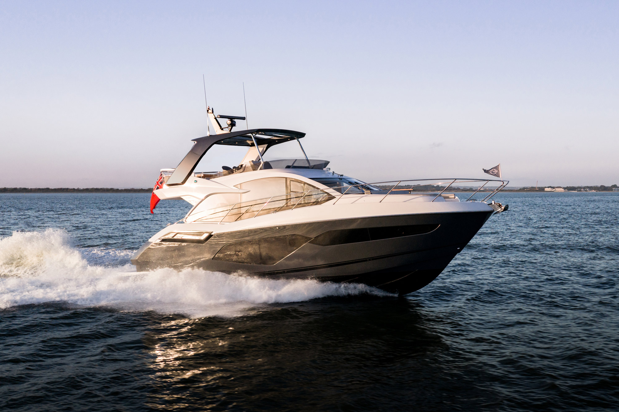 ヤドリギ　114 Sunseeker Manhattan 56 Refined