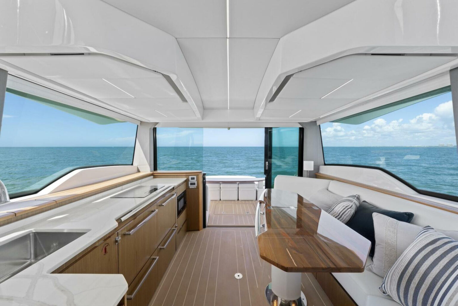 For Sale: Tiara EX 60