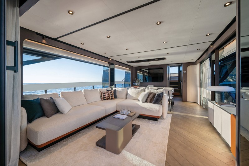 Ferretti 800