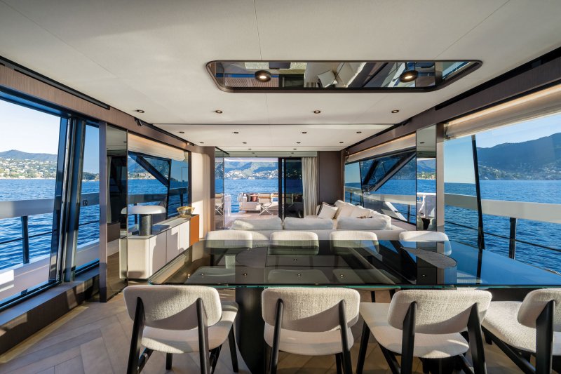 Ferretti 800