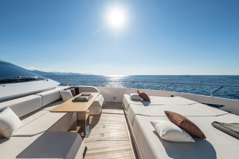 Ferretti 800