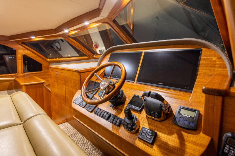 Palm Beach Motor Yachts PB65 Independence