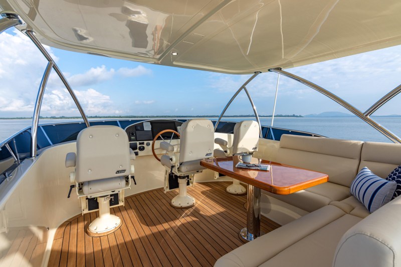 Palm Beach Motor Yachts PB65 Independence