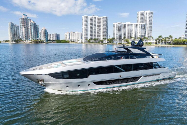 Riva 102 Corsaro Super Beso