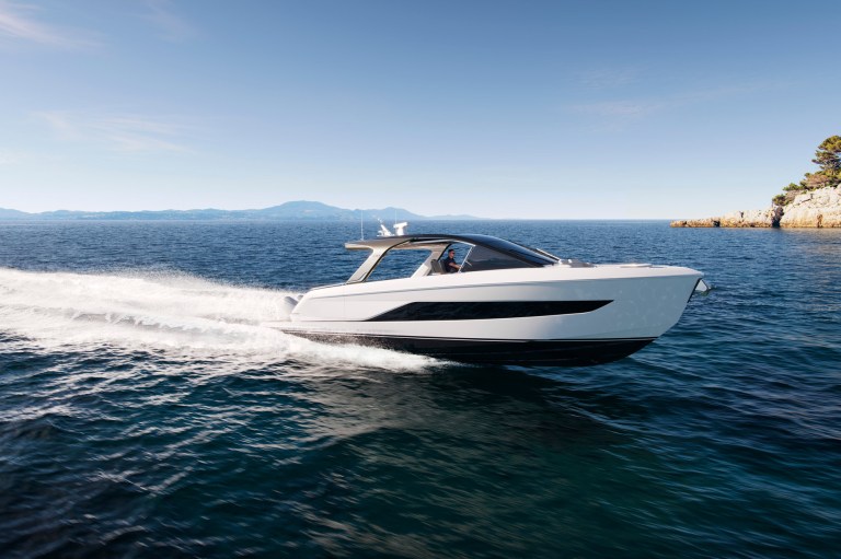 c48-open-exterior-cgi-running-new-radar Princess C48