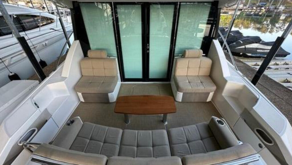 Tiara Yachts C44 Coupe No Agenda