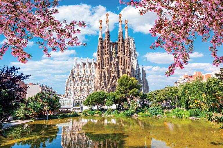 AdobeStock_435676095 Basilica de la Sagrada Familia