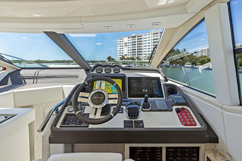 Azimut 55S Radio Waves