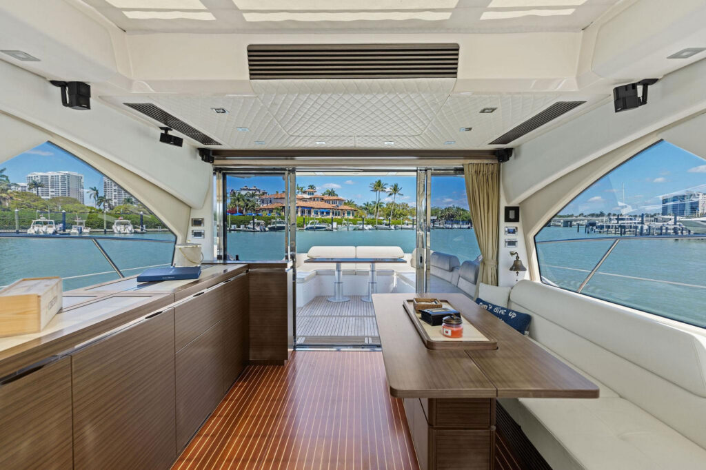 Azimut 55S Radio Waves