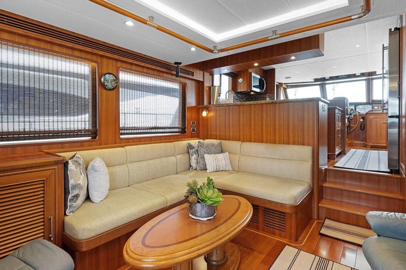 Outer Reef 610 Silver Skye