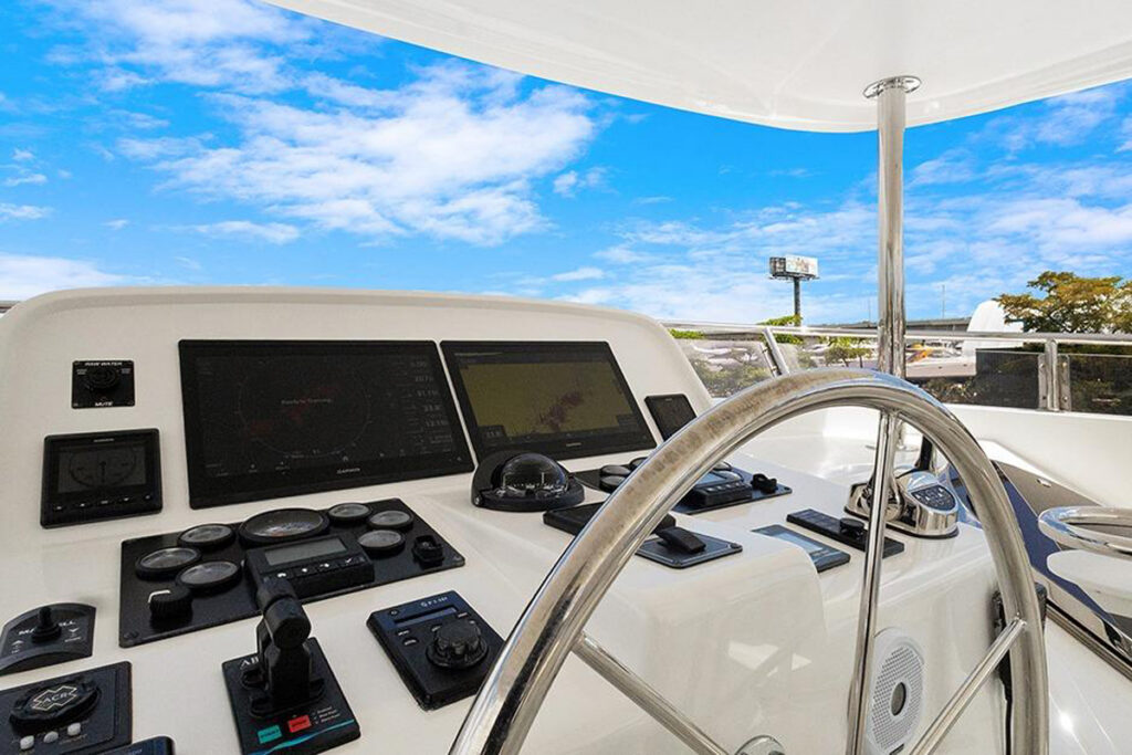 Outer Reef 610 Silver Skye