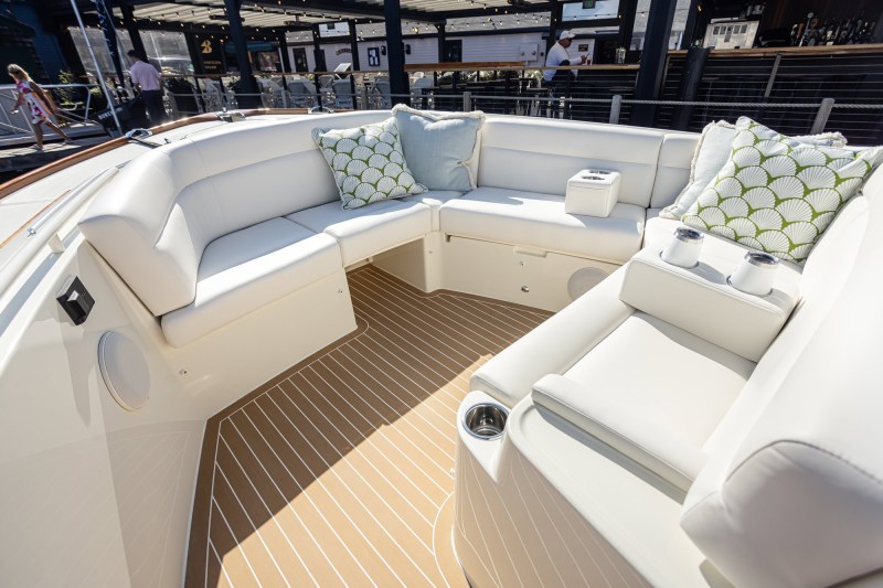 Hinckley Picnic Boat 39