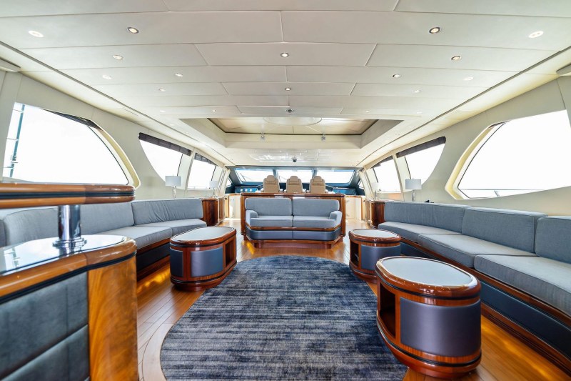 Mangusta 130 Incognito