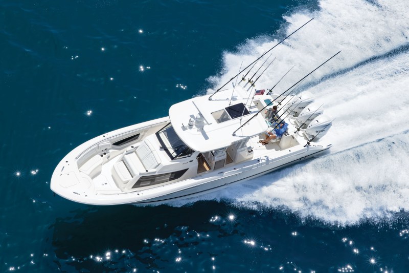 Pursuit S 388 Sport