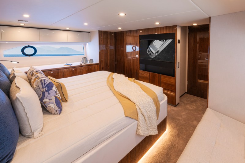 Riviera 5600 Sport Yacht Platinum Edition