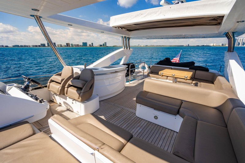 Sunseeker Manhattan 73 Hillrose 28