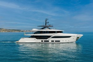 Custom Line Navetta 35