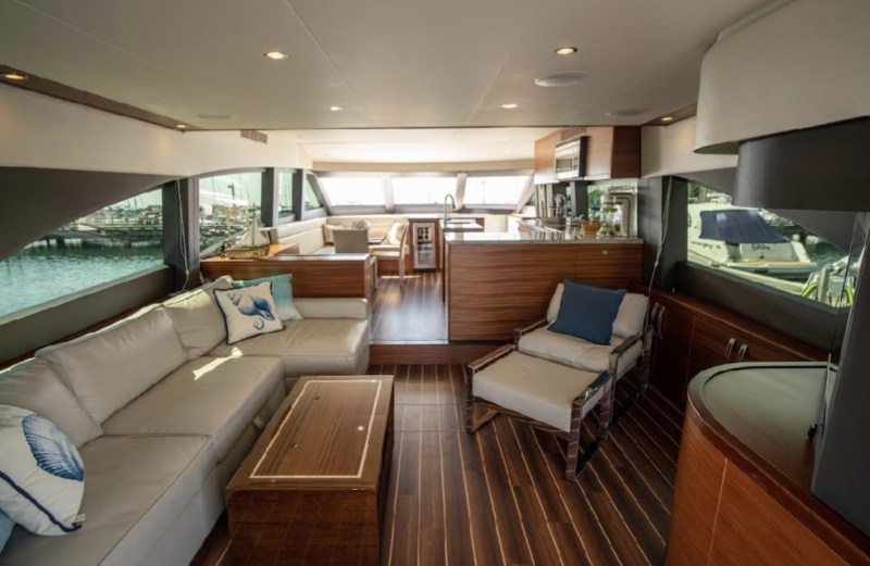 For Sale: Hatteras 60 Motoryacht