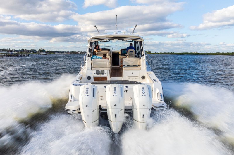 Boston Whaler 405