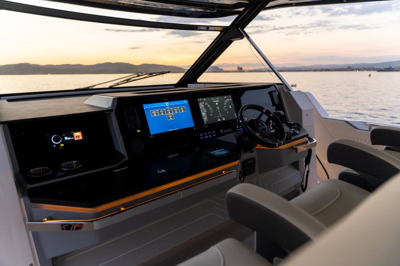 Aquila 35 Sport
