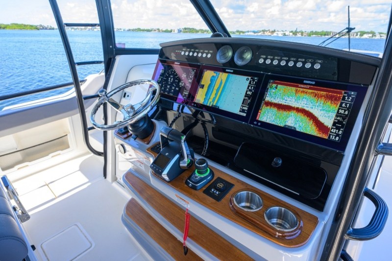 Boston Whaler 420 Outrage Gate Keeper