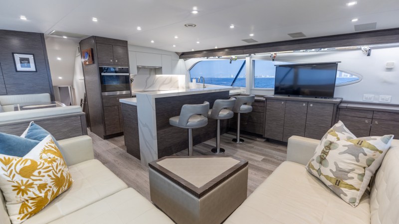 Hatteras GT65 On the DL